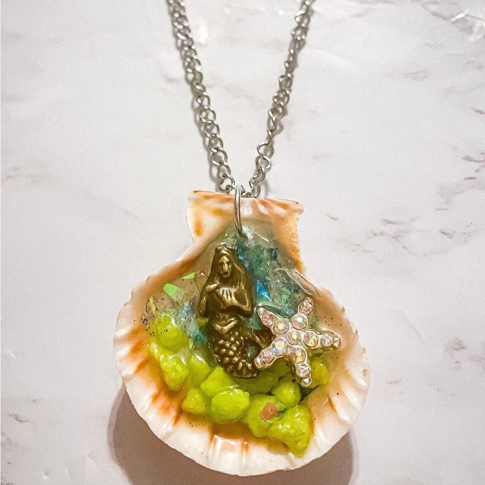 Mermaid Seashell Pendant Necklace